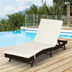Chaise Longue Stationnaire Outsunny En Métal Et Rotin Brun Foncé Avec Assise Rembourrée Blanche Crémeuse 8 Chaise Longue Stationnaire Outsunny En Métal Et Rotin Brun Foncé Avec Assise Rembourrée Blanche Crémeuse -Outsunny 330932442 AlternateImage1 l