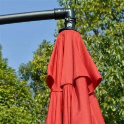 Parasol Pour La Cour Rouge De 10,8 pi Par Outsunny Avec Base Et Manivelle -Outsunny 331003166 AlternateImage4 l