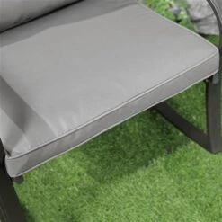 Fauteuils Berçants Et Table D'appoint Outsunny En Métal Noir Avec Siège Coussiné Gris, Ensemble De 3 8 Fauteuils Berçants Et Table D'appoint Outsunny En Métal Noir Avec Siège Coussiné Gris, Ensemble De 3 -Outsunny 331014344 AlternateImage5 l