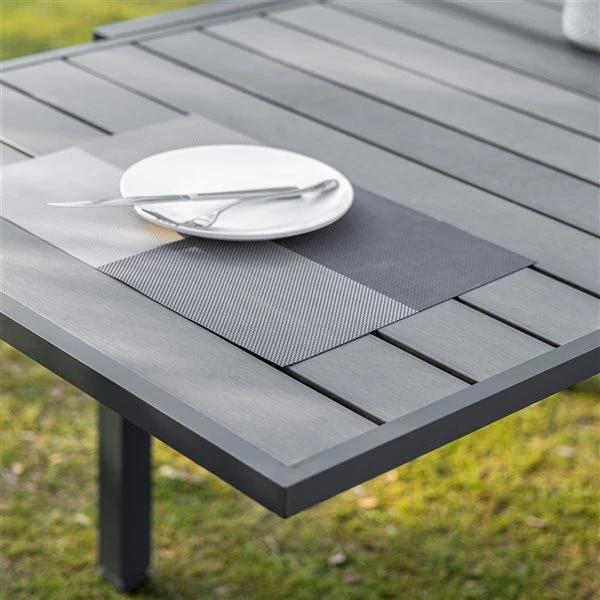 Table De Salle à Manger Extensible D'extérieur Outsunny Rectangulaire Grise De 35,5 Po L. X 70,75 Po L. 7 Table De Salle à Manger Extensible D'extérieur Outsunny Rectangulaire Grise De 35,5 Po L. X 70,75 Po L. – Image 5